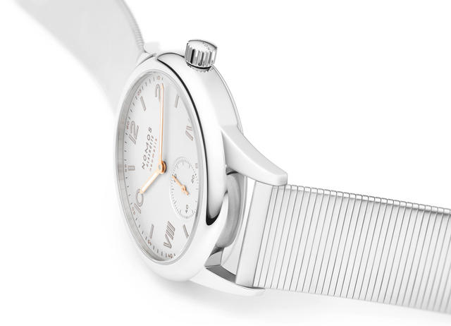 Name:  13_NOMOS_Glashuette_Club_Campus_neomatik_with_bracelet_detail_case.jpg
Views: 592
Size:  107.9 KB